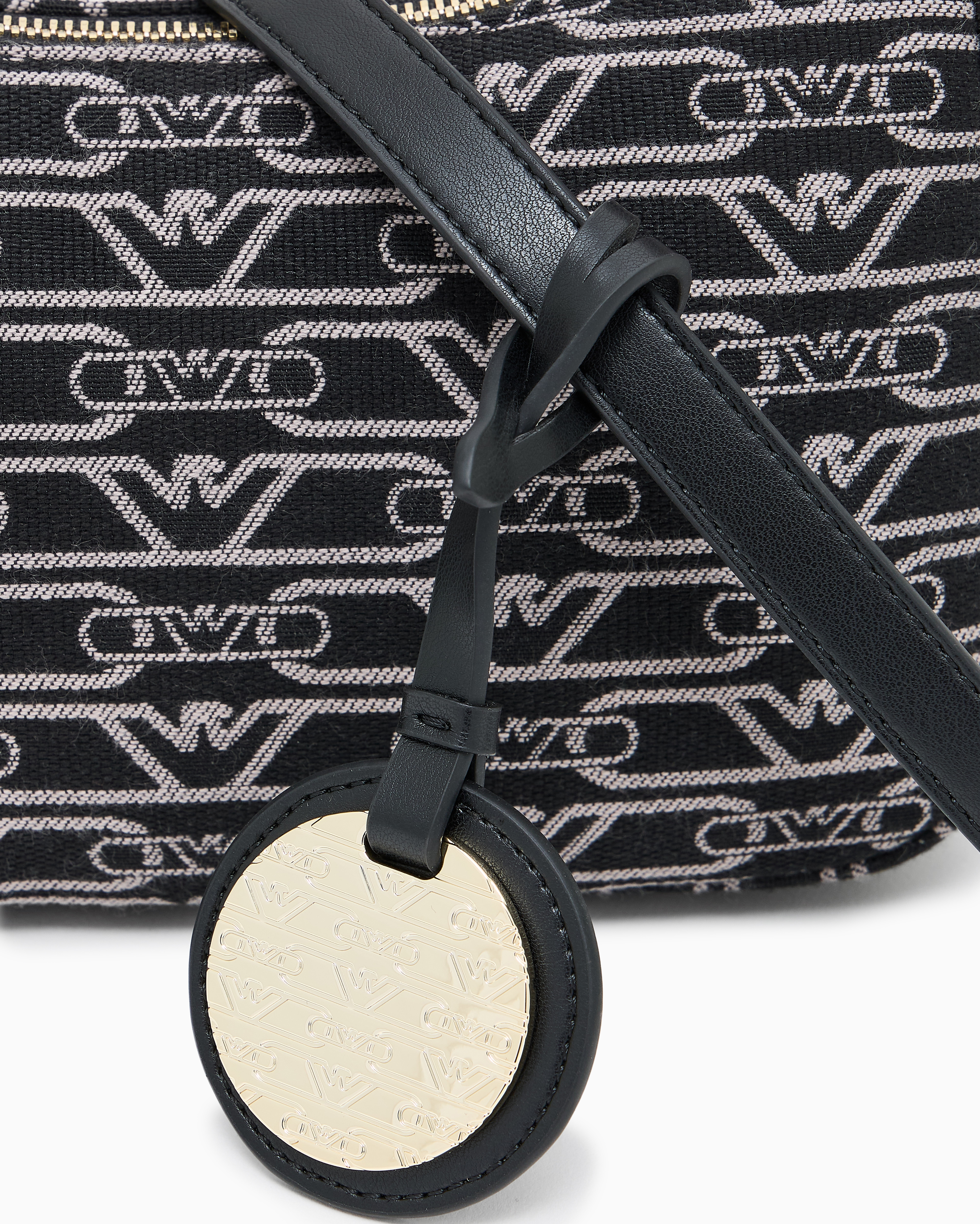 【Emporio Armani】クロスボディバッグ GR ※送関込 Amazon | エンポリオアルマーニ レディース クロスボディバッグ