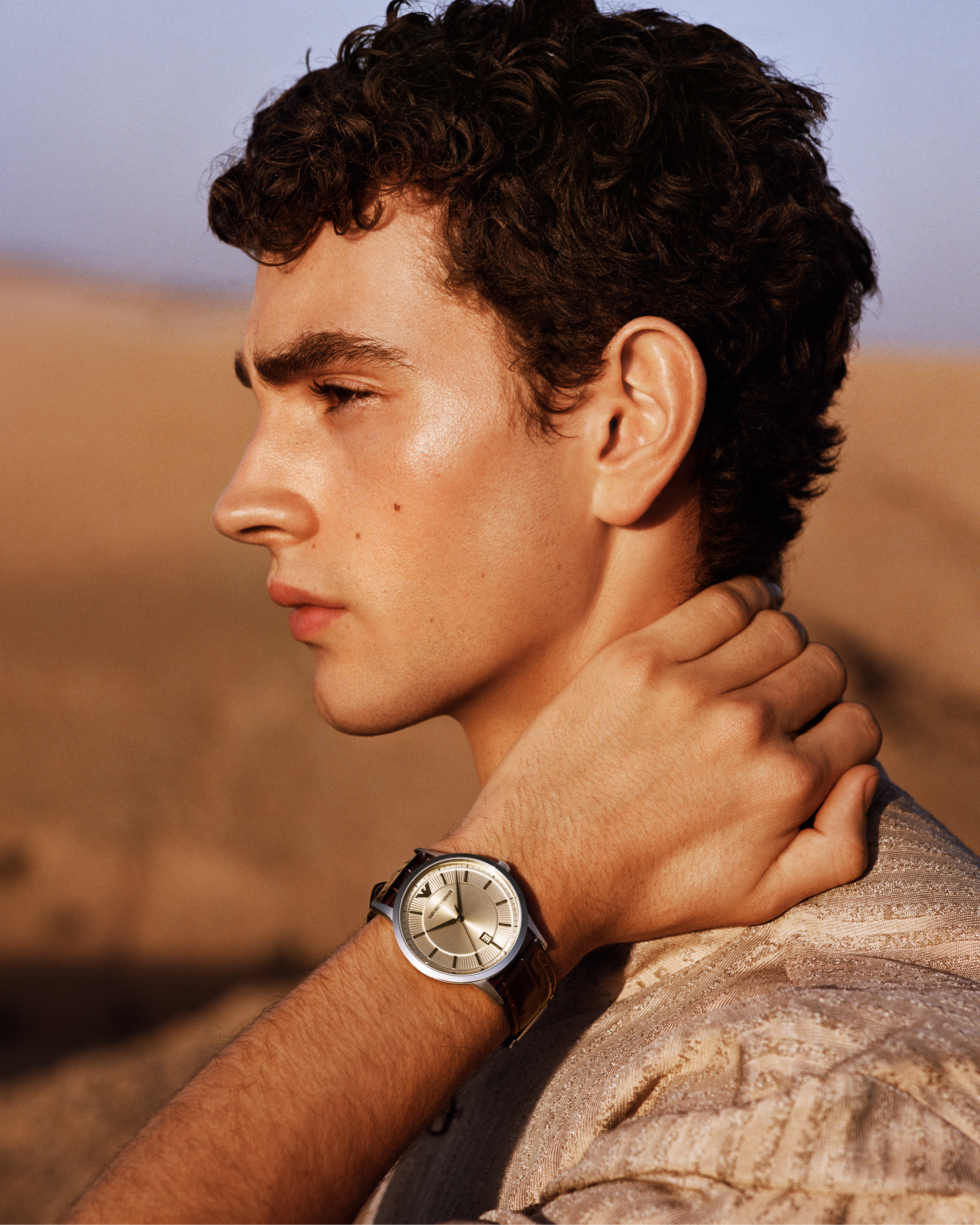 赤西 着用 EMPORIO ARMANI SS26_EA_ADV_WATCHES_M_03_1080x