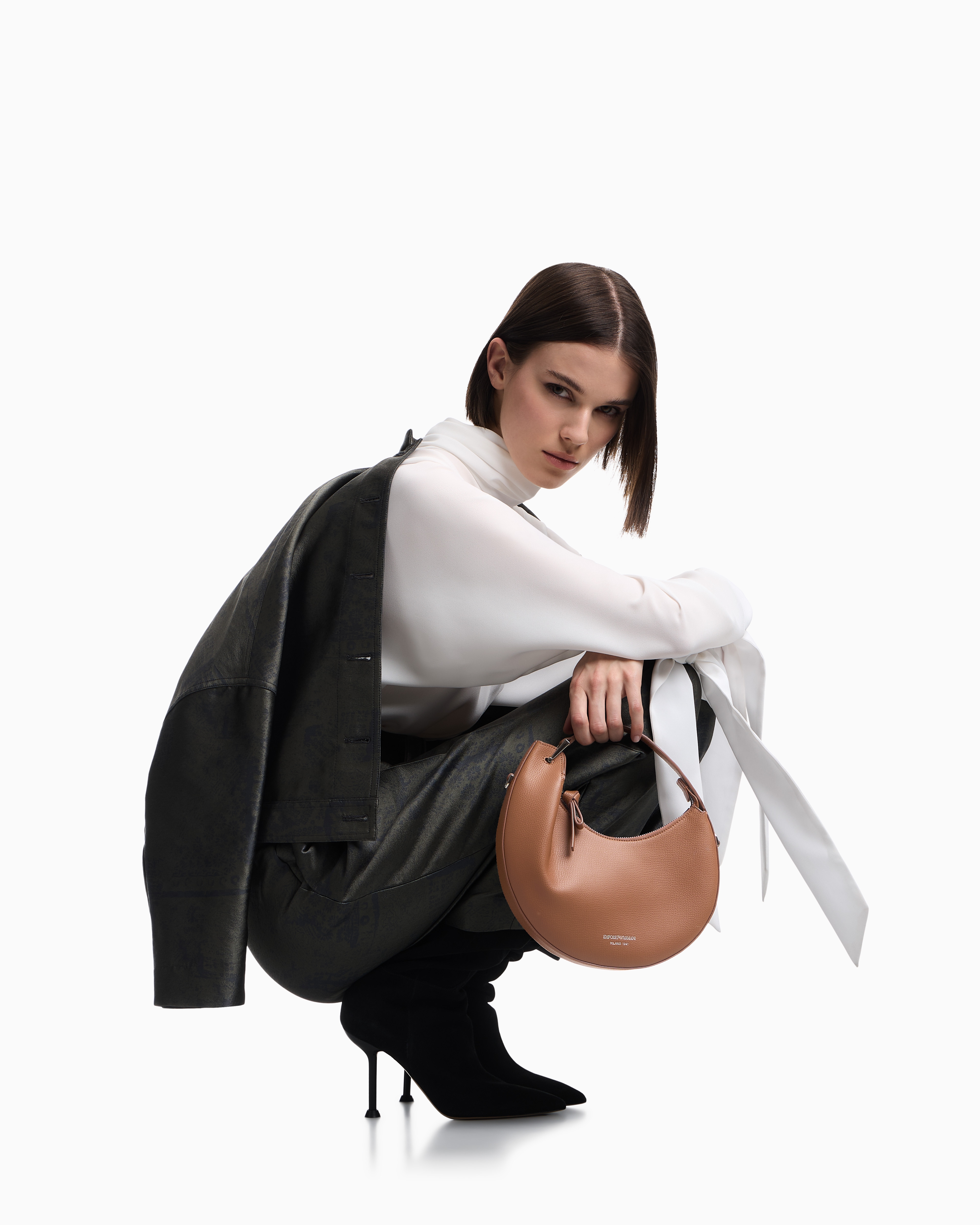 Medium shopper bag with palmellato finish | Emporio Armani ROW