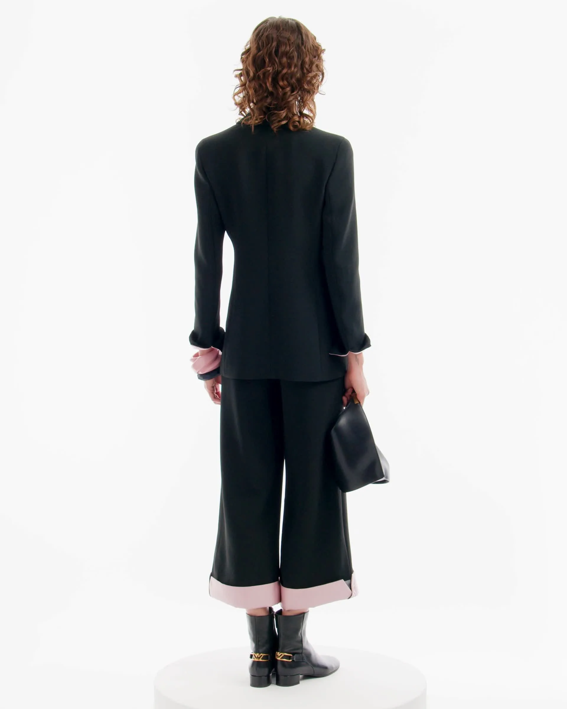 アウターその他 A FERRETTI Woman Blazer Black 05055134 0555 Velvet Sigrid Tailored Jacket (B0011410-FA351-099-BLACK)