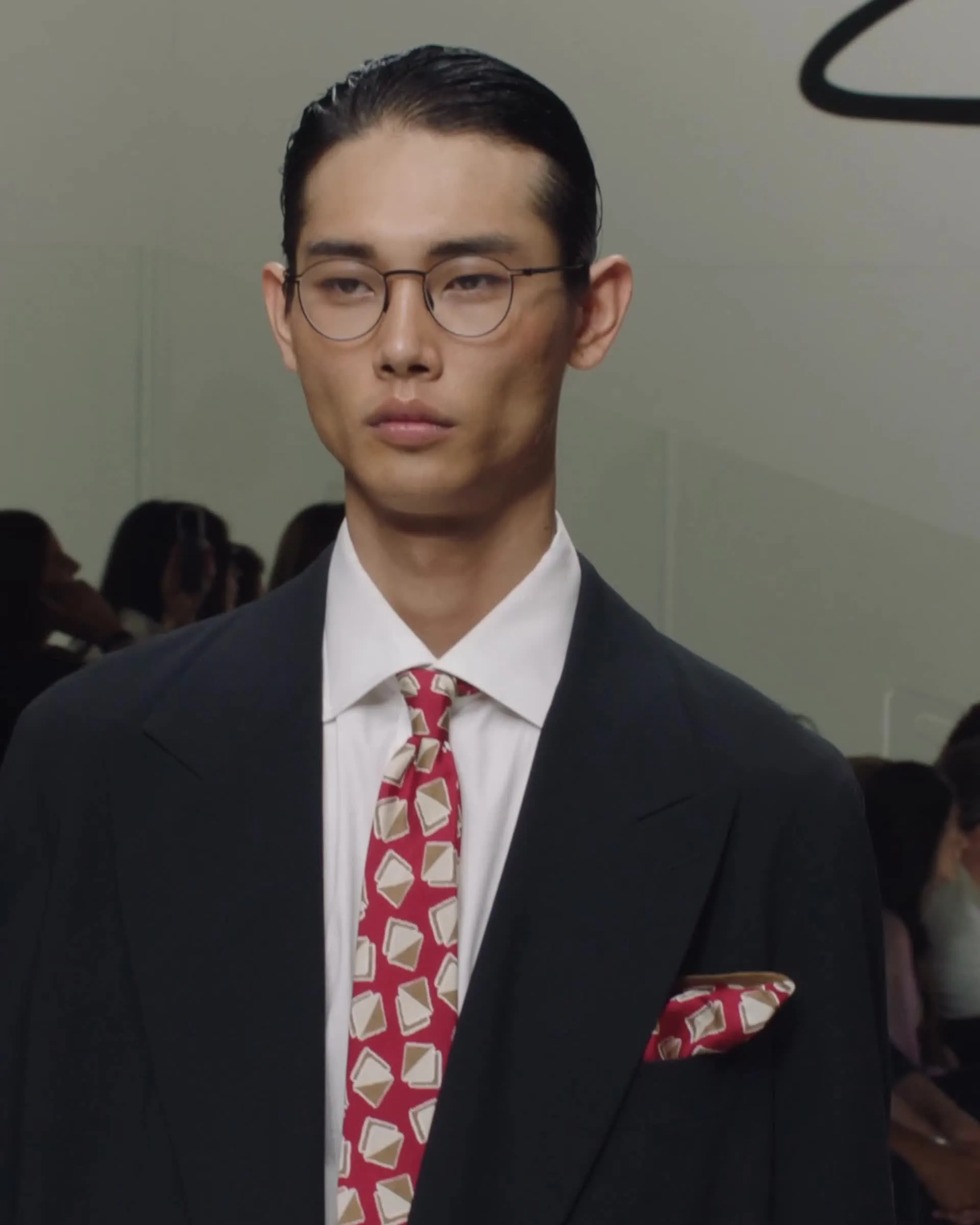 Double-breasted suit in virgin wool crêpe | Giorgio Armani